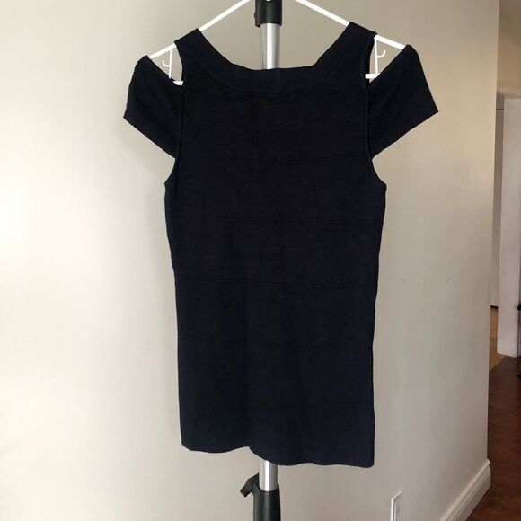 Chelsea & Theodore V-Neck Navy Blue Cut Out Shoulder Knit Sweater/ Sz M - Picture 3 of 4